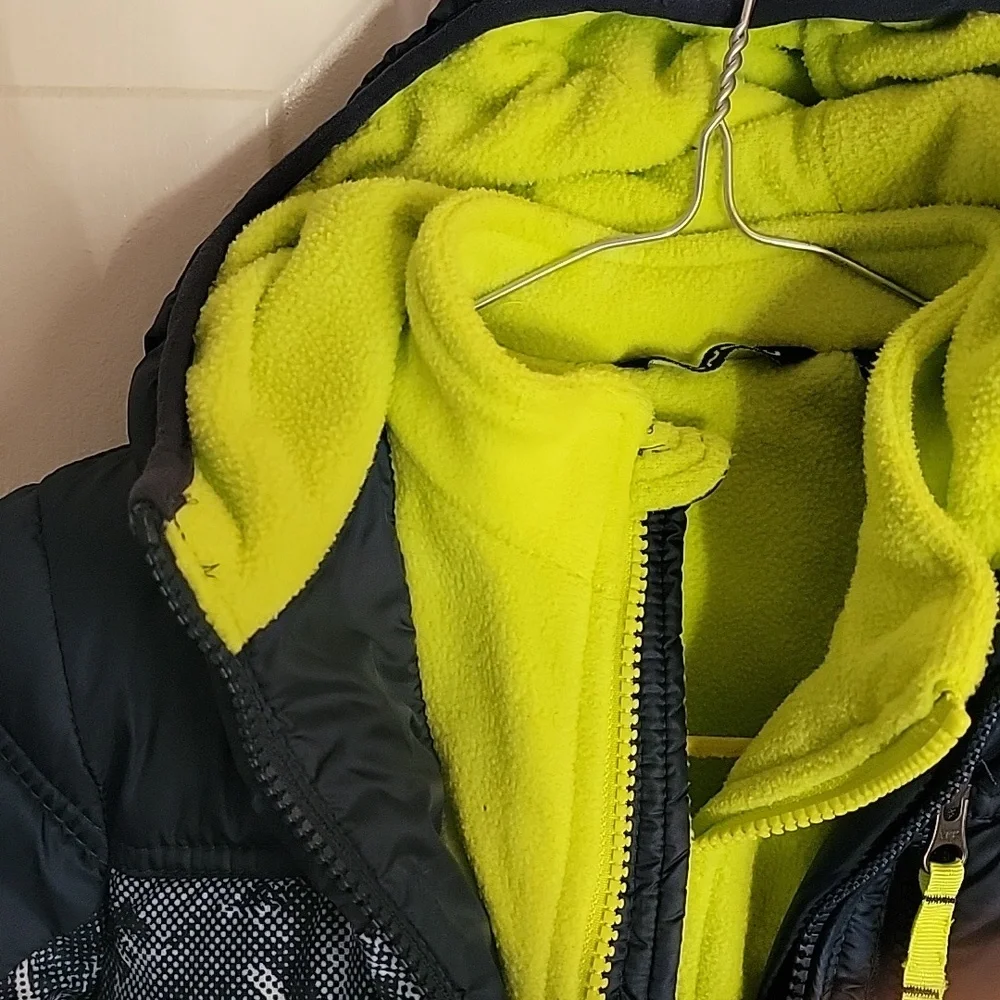 Snozu Boys hooded winter coat, size 3T, navy blue and neon green.